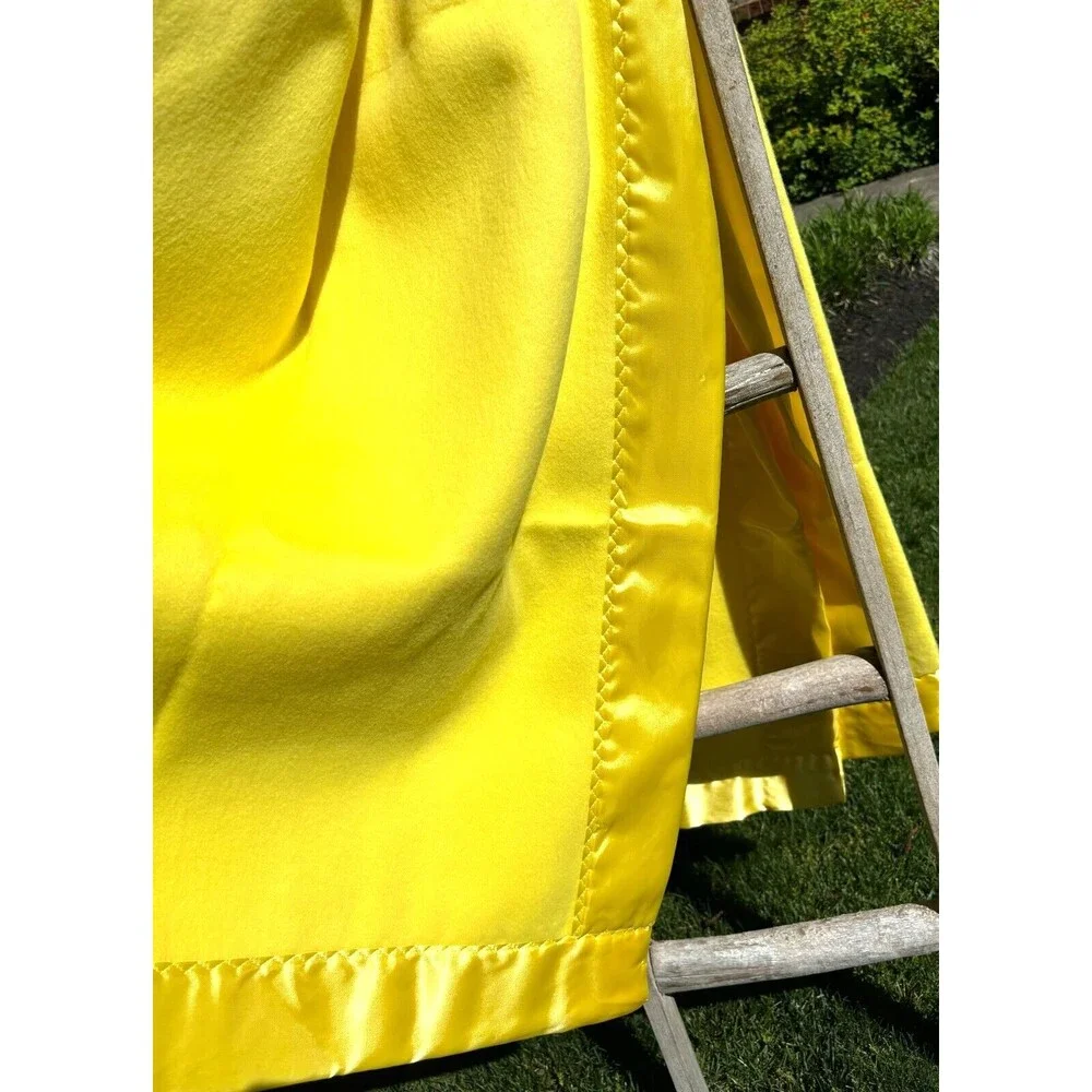 Vintage Handcrafted‎ Thermal Fleece Blanket Sateen Trimmed 65